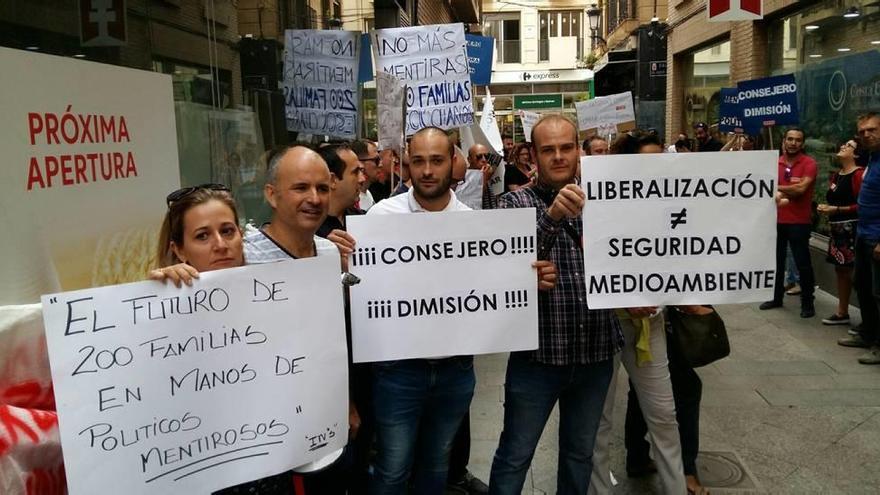 Imagen de la protesta que los trabajadores de las ITV llevaron a cabo ayer en Murcia.