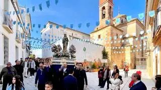 La procesión y la ofrenda floral marcan la festividad de la Inmaculada Concepción en El Carpio