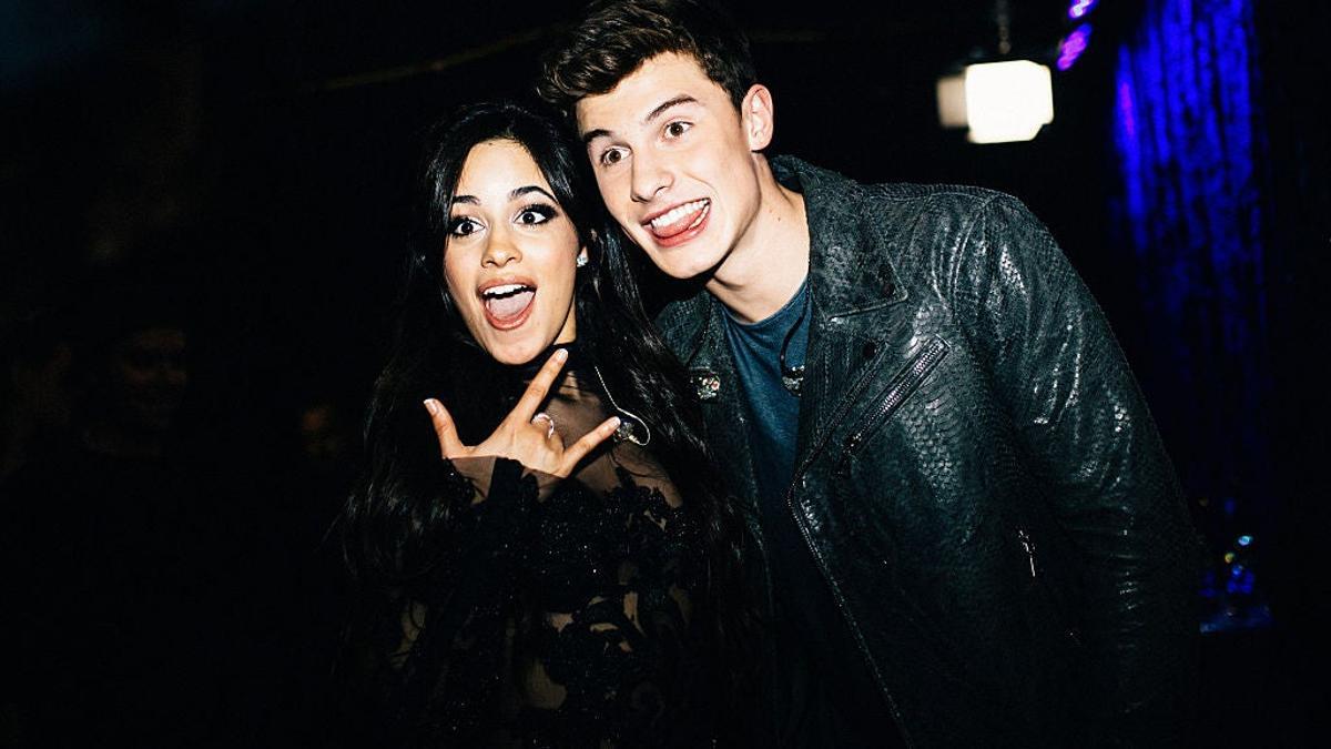 Camila Cabello y Shawn Mendes en los People's Choice Awards 2016