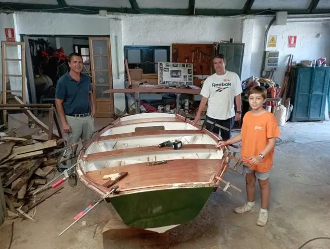 El sueño de construir un bote para la Primera Comunión