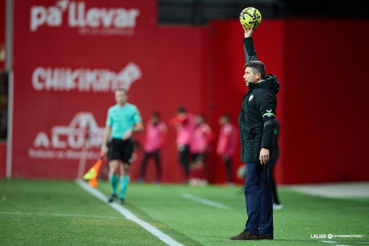 Funes, durante el CD Mirandés-Málaga CF.
