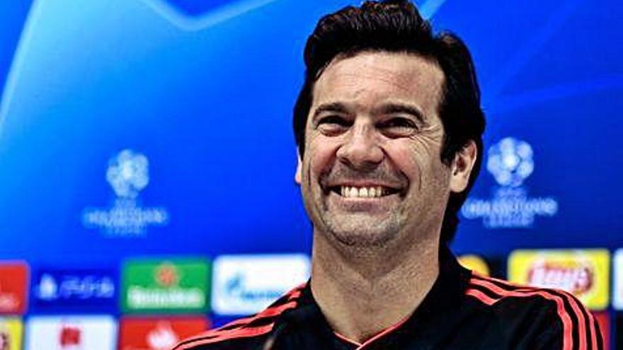 Solari sonríe en la rueda de prensa previa al partido.