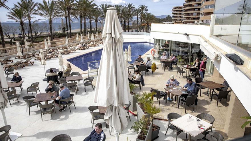 Plan de decrecimiento turístico de Baleares: los alojamientos que vendan plazas perderán la mitad