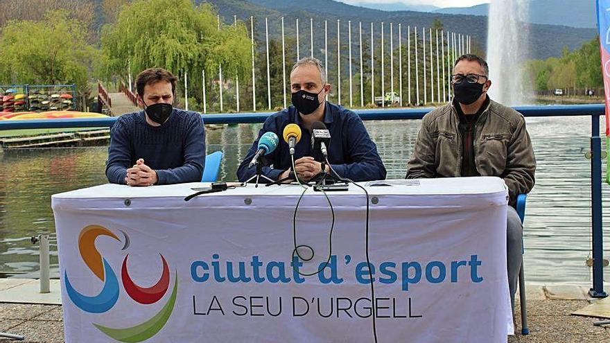 L&#039;alcalde i regidors de la Seu presentant l&#039;Escanyabocs