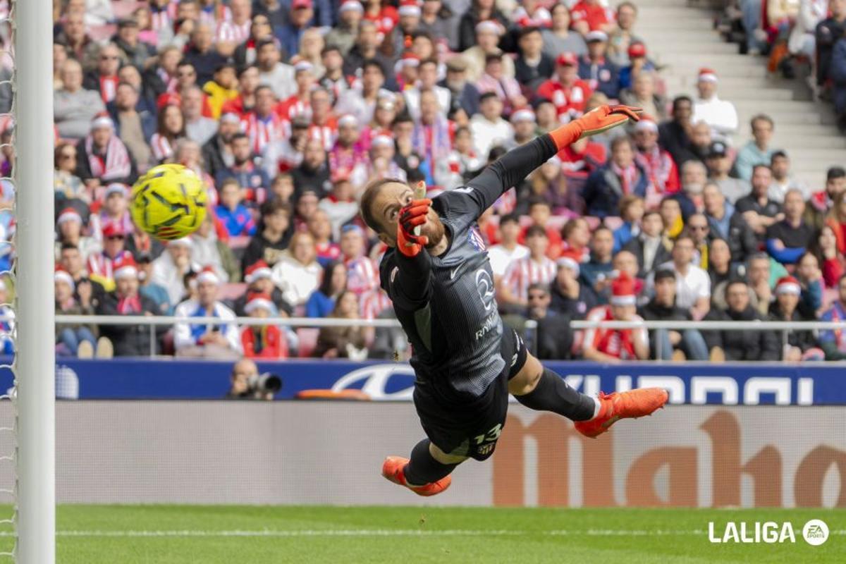 Jan Oblak no alcanza a detener el obús de Beltrán