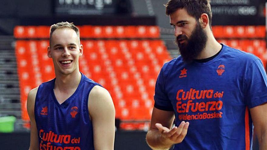 Klemen Prepelic y Bojan Dubljevic, en el entrenamiento en La Fonteta