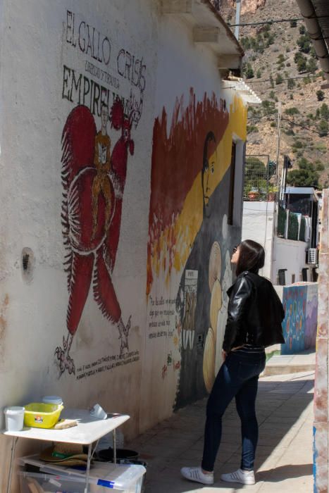 Más de doscientos murales en homenaje a Miguel Hernández engalanan el barrio de San Isidro de Orihuela