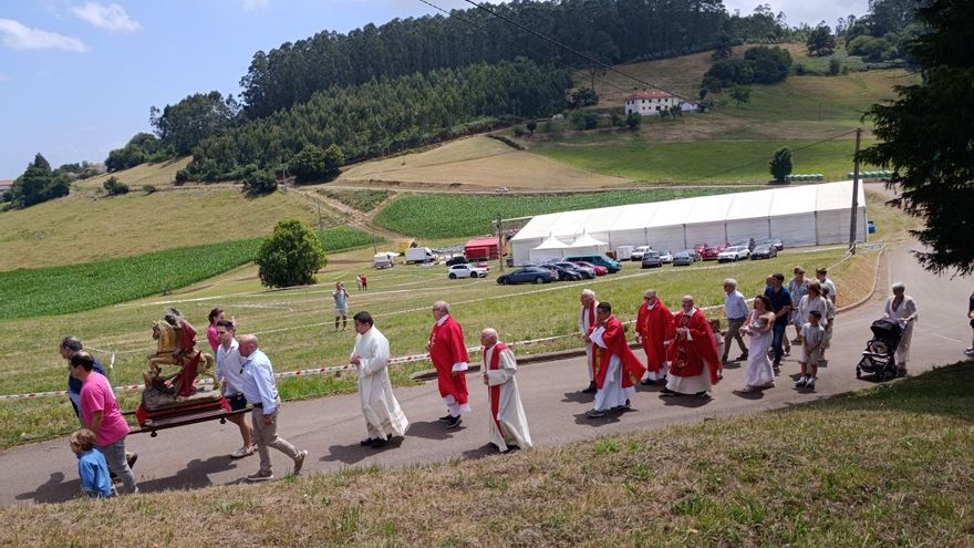 Arlós inicia sus fiestas con una misa en honor a Santiago