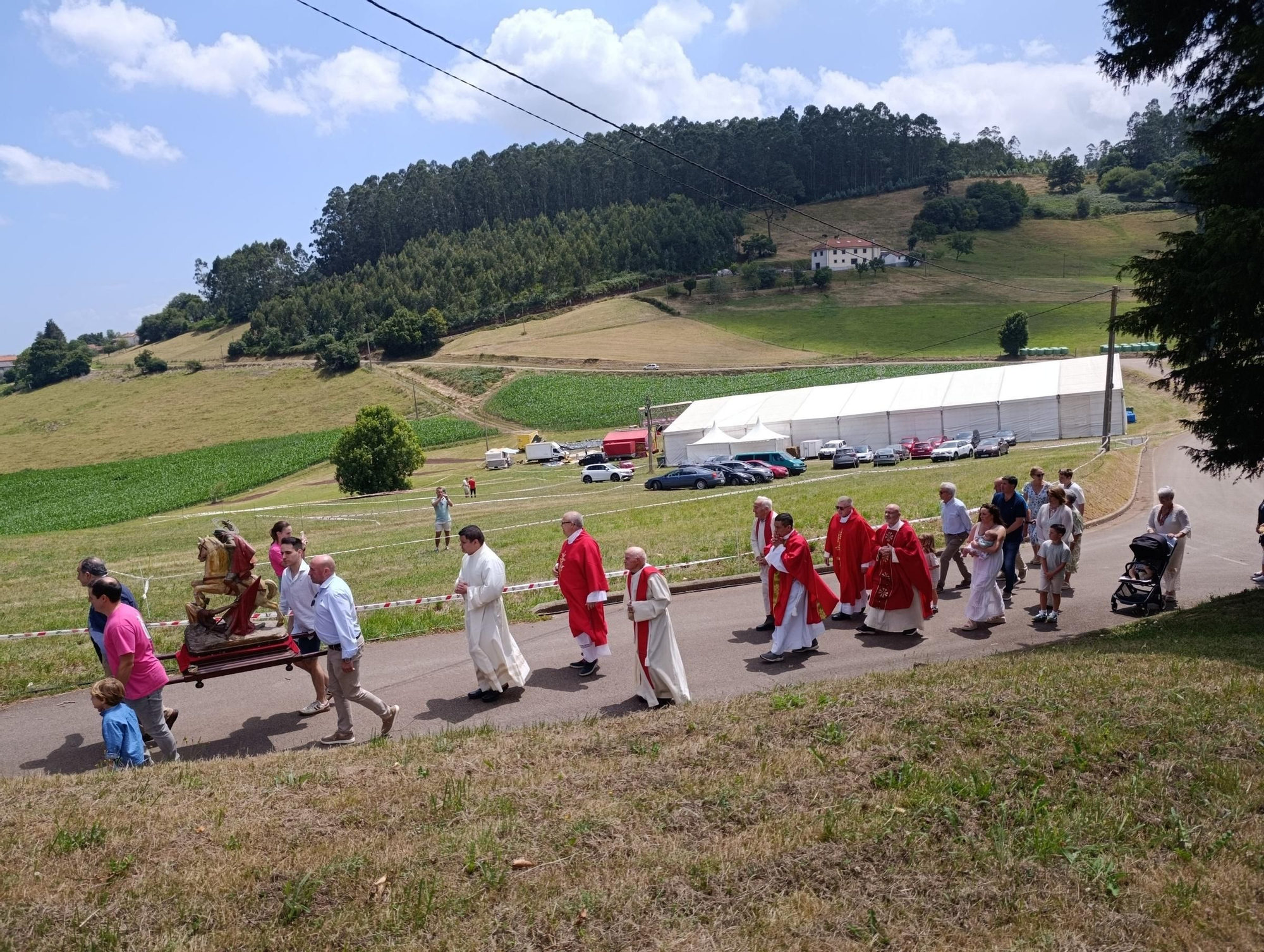 Arlós inicia sus fiestas con una misa en honor a Santiago