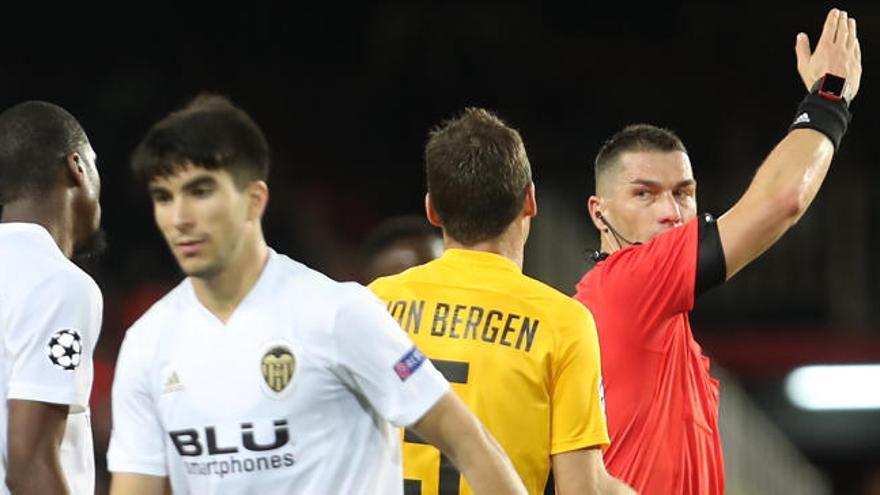 Parejo, Gayà y Soler no jugarán ante el United si ven una tarjeta en Turín