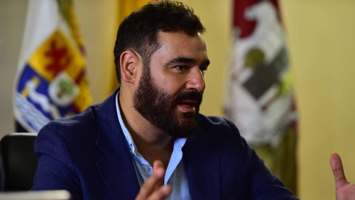 El alcalde de Plasencia muestra su "empatía y solidaridad" por el incendio en Almería.