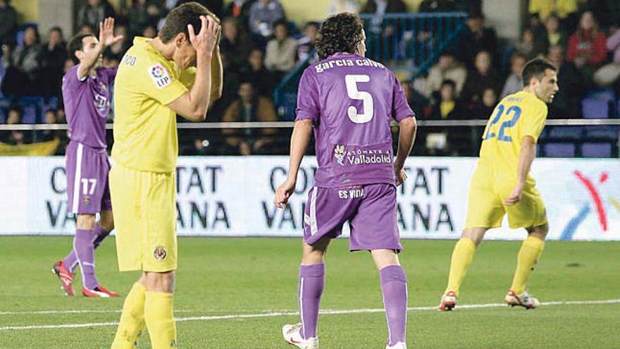 El Valladolid golea en el Madrigal (0-3)