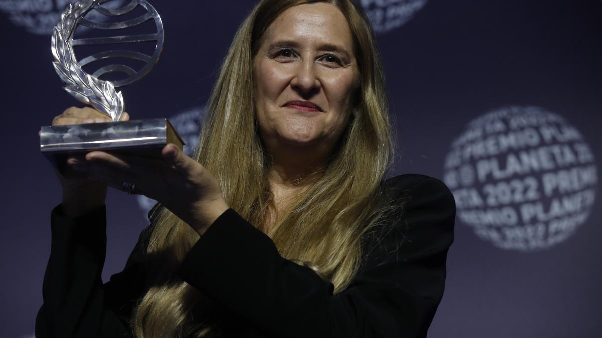 La escritora Luz Gabás, tras recibir el Premio Planeta 2022