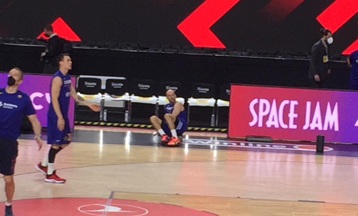 Calathes, realizando ejercicios físicos antes de la final