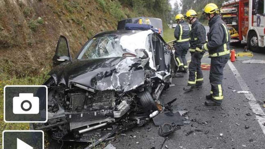 Equipos de emergencia trabajando en el lugar del suceso. // S.A