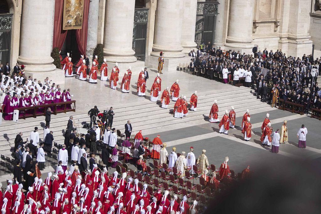 El funeral del papa Francisco en la Plaza de San Pedro del Vaticano, en imágenes