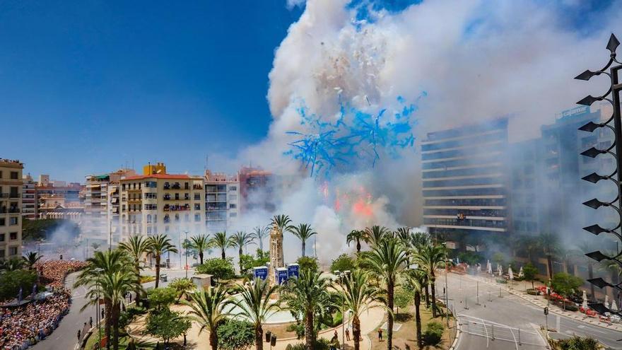 La polémica sobre las mascletás en Luceros llega al Pleno de Alicante por partida doble