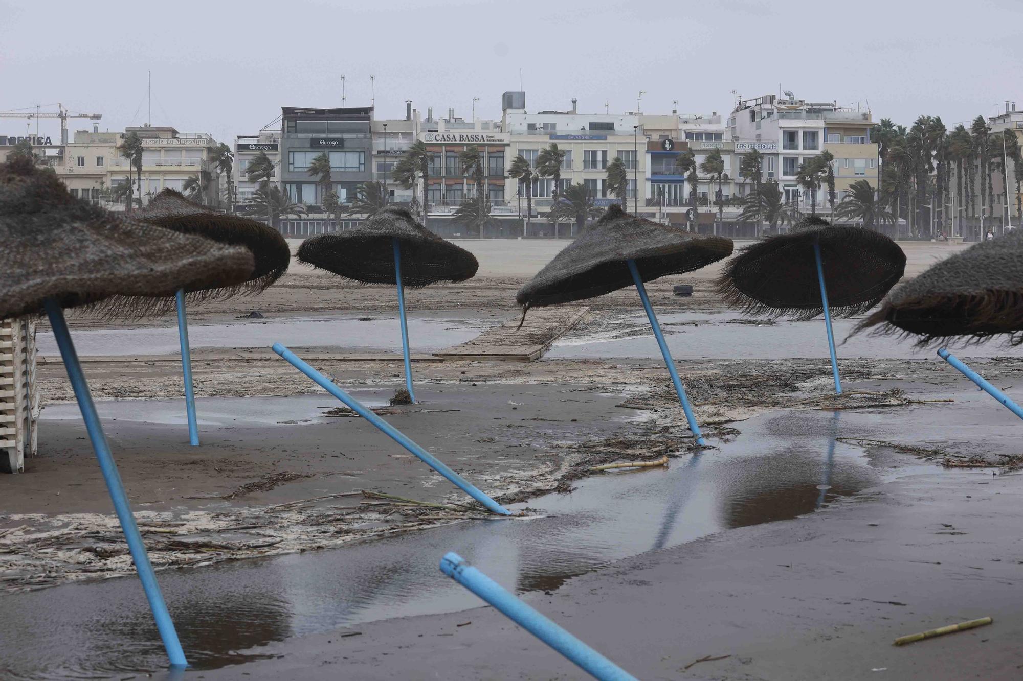 La playa de la Malvarrosa despues del temporal