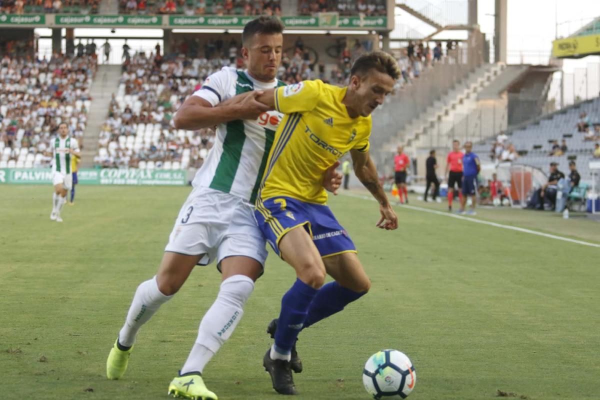 El Córdoba CF inicia la temporada con derrota ante el Cádiz.