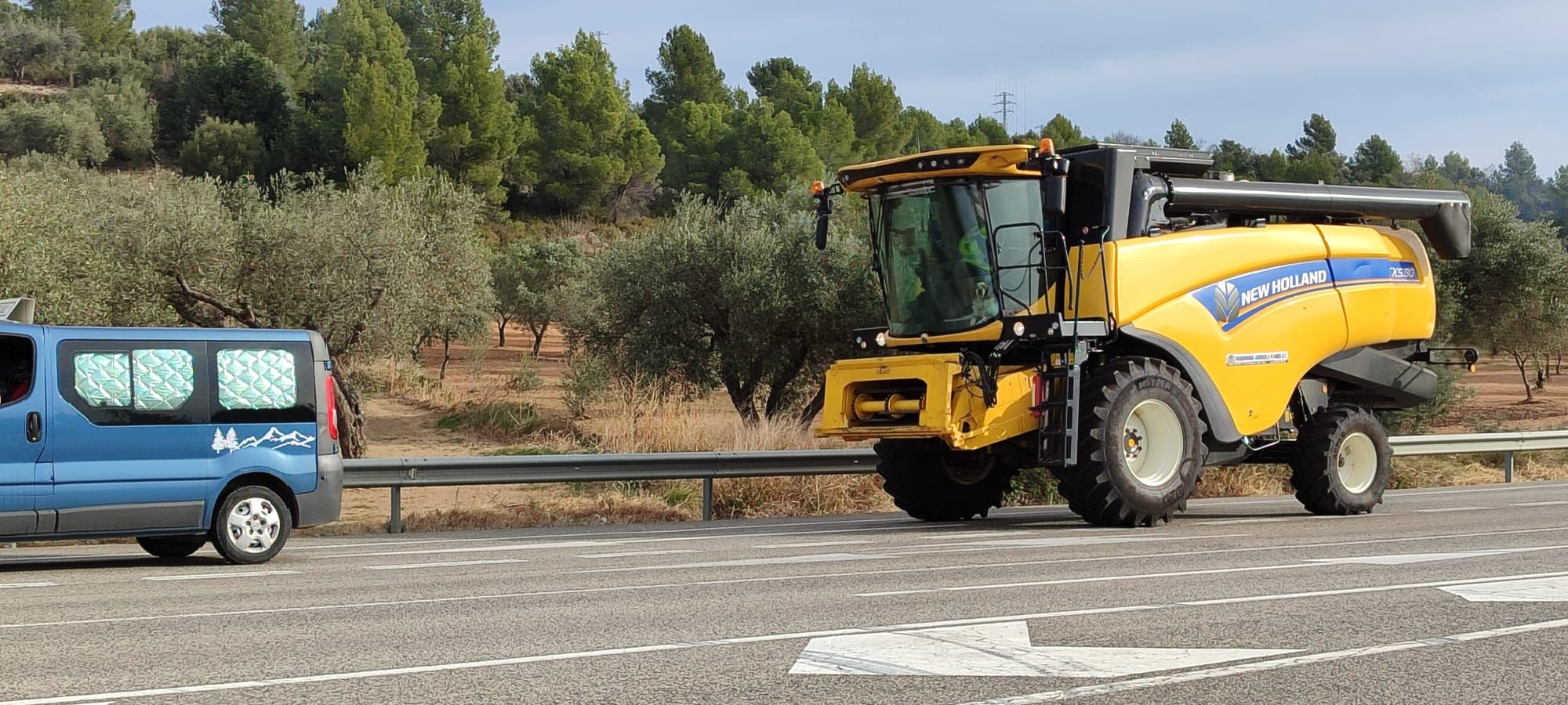 Los tractores se apoderan de la N-232 en Castellón