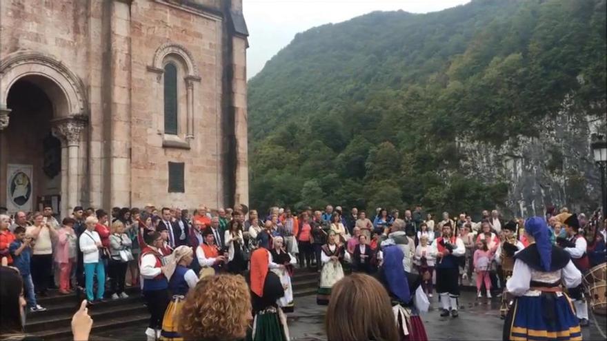 Covadonga se prepara para la misa de la Santina