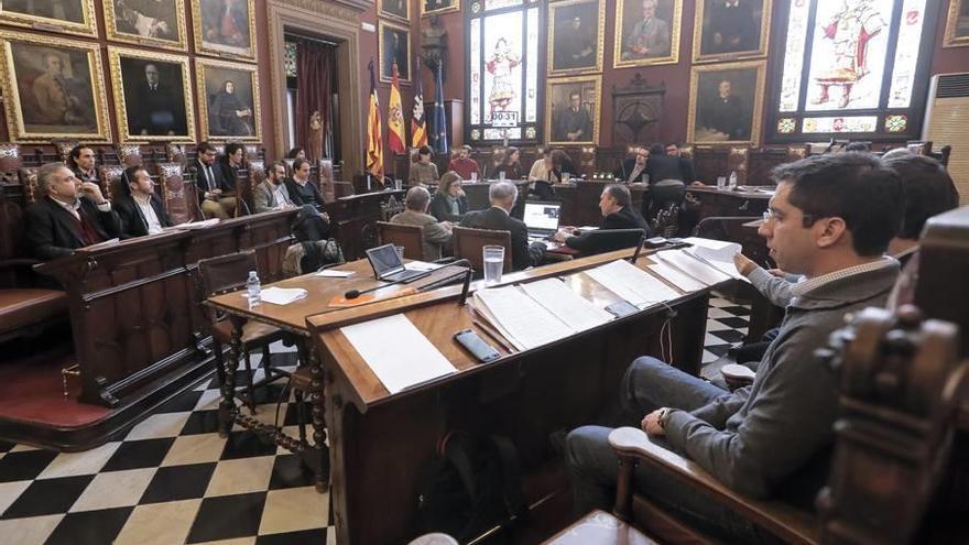 El pleno de Cort debatió ayer en dos ocasiones sobre el futuro del centro comercial de ses Fontanelles.