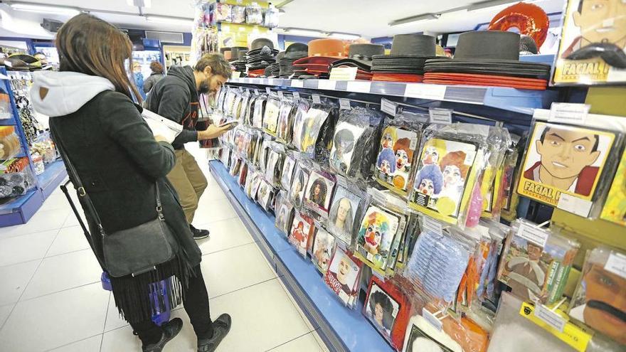 Las tiendas se preparan para el Carnaval.