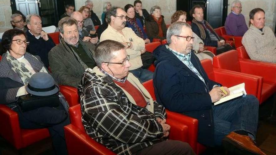 Asistentes a un acto cultural organizado por el Ateneo. // Rafa Vázquez