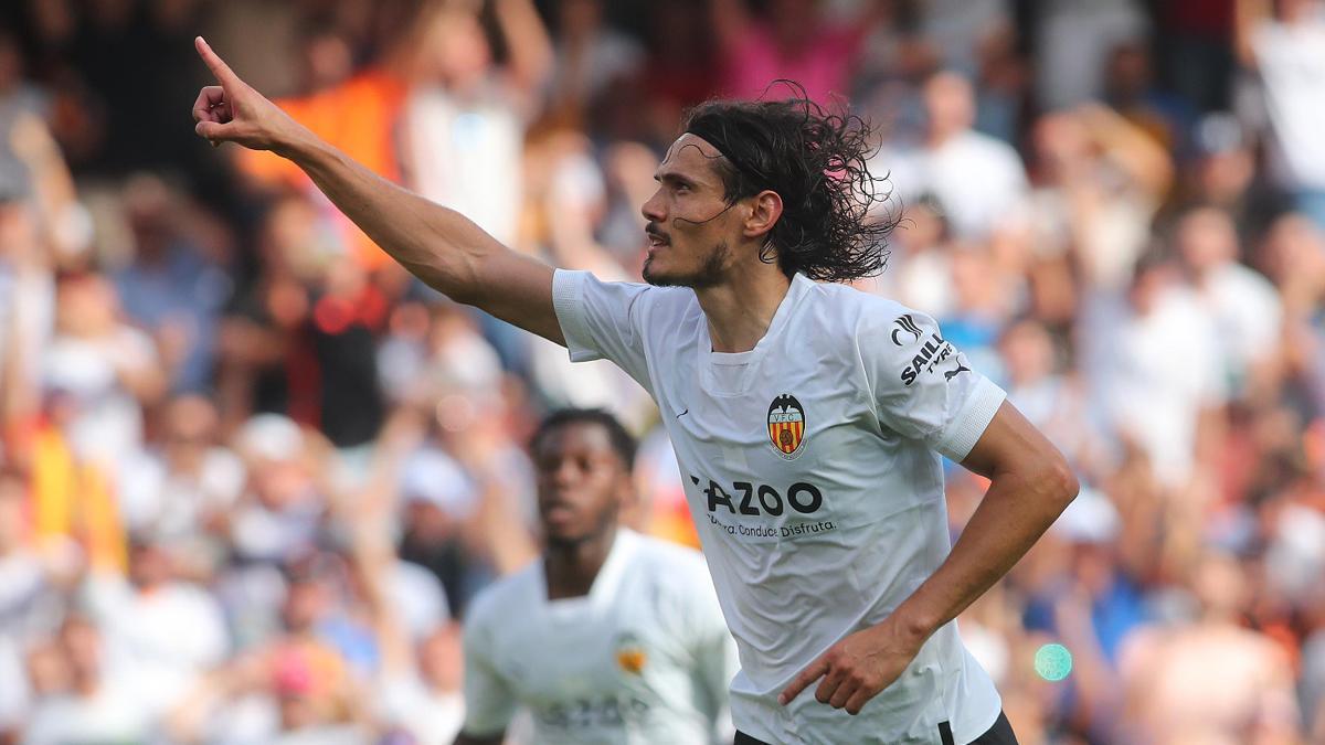 Cavani celebra un gol frente al Elche