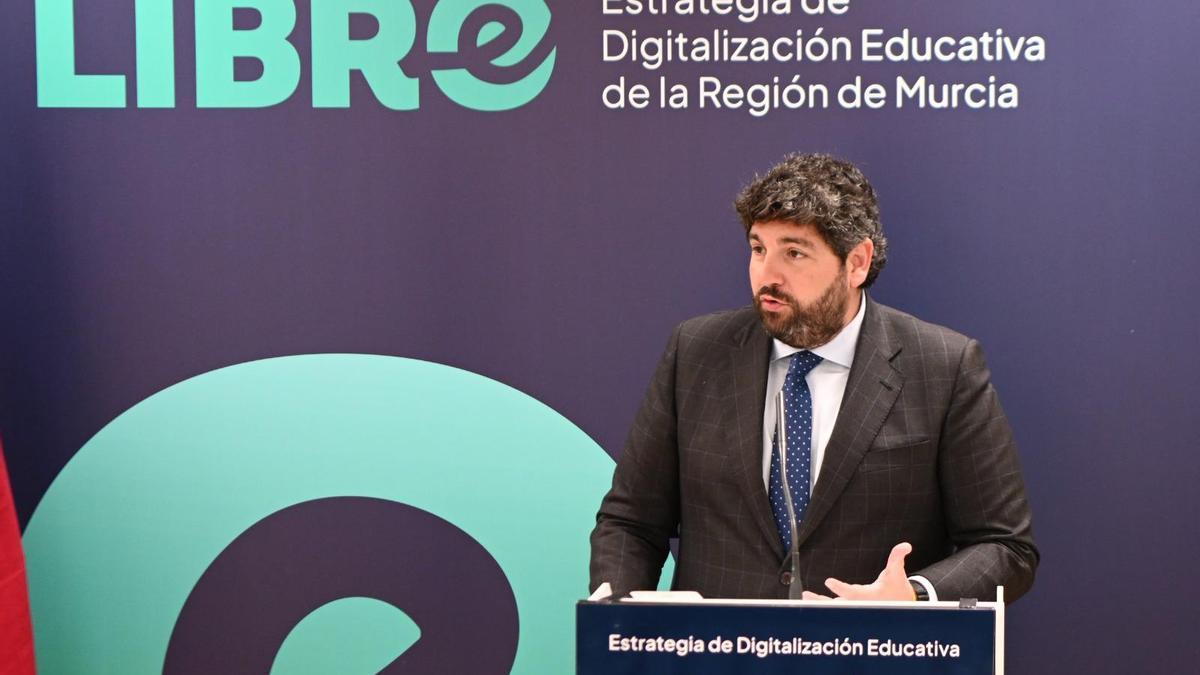 López Miras durante su intervención ante los medios este martes