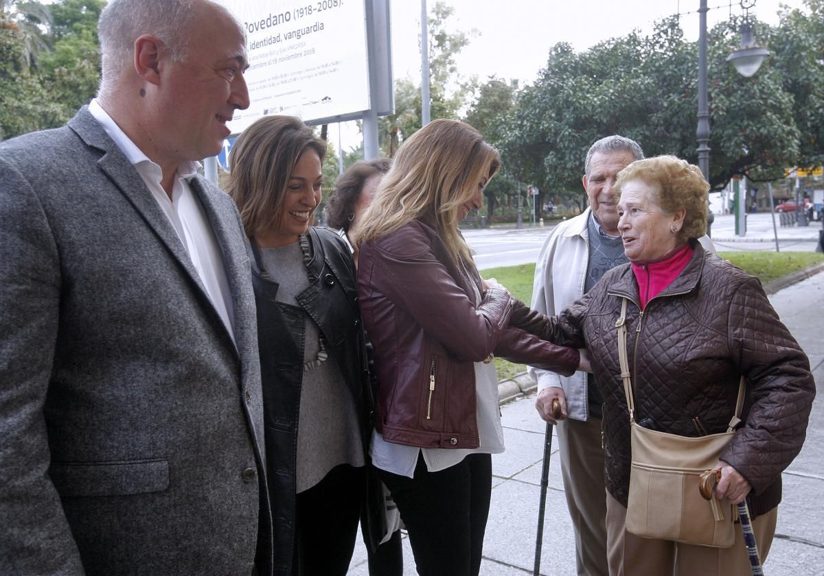 La presidenta de la Junta visita la Feria de los Municipios