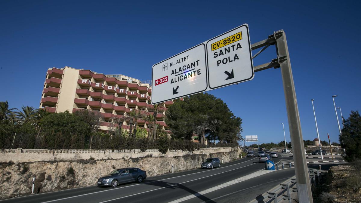 Cruce de la N-332 en Santa Pola a la altura del hotel Rocas Blancas