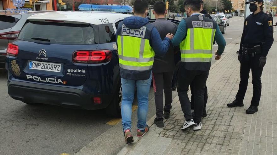 Detenidos dos jóvenes por nueve robos violentos a ancianas en Palma
