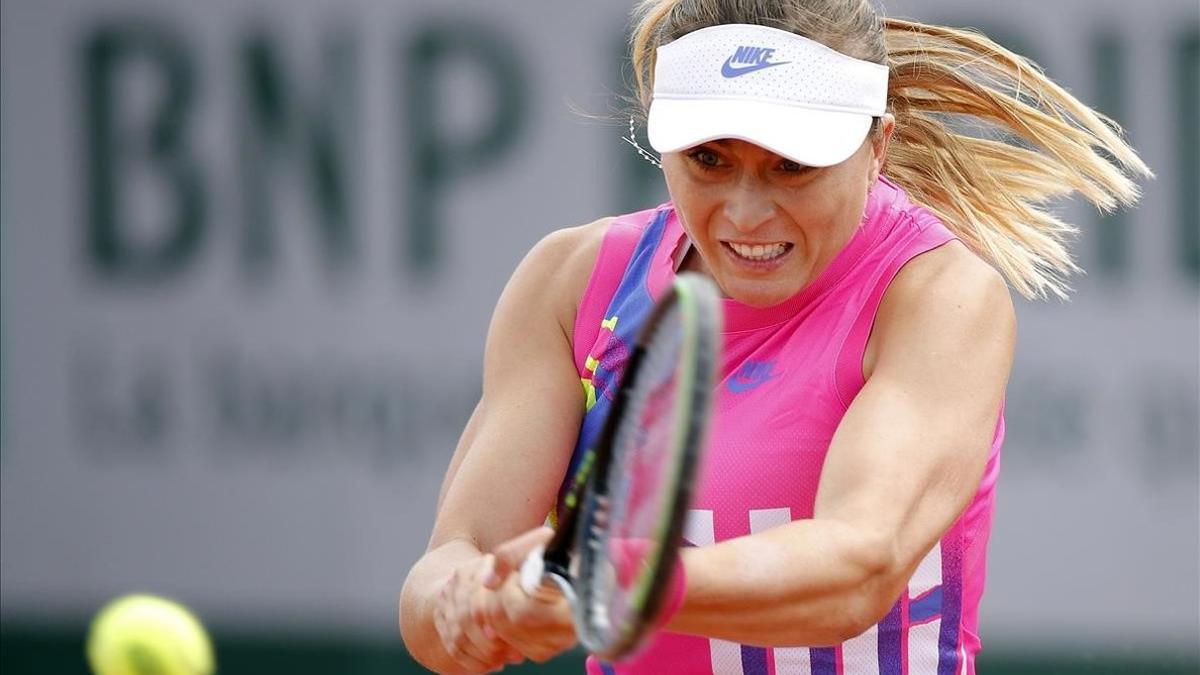 Paula Badosa, en acción en el partido ante Solane Stephens en Roland Garros