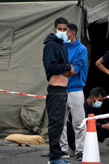 11-09-20  GRAN CANARIA. MUELLE DE ARGUINEGUIN. MOGAN. Reportaje en Arguineguín de la situación de los migrantes Fotos: Juan Castro.  | 11/09/2020 | Fotógrafo: Juan Carlos Castro