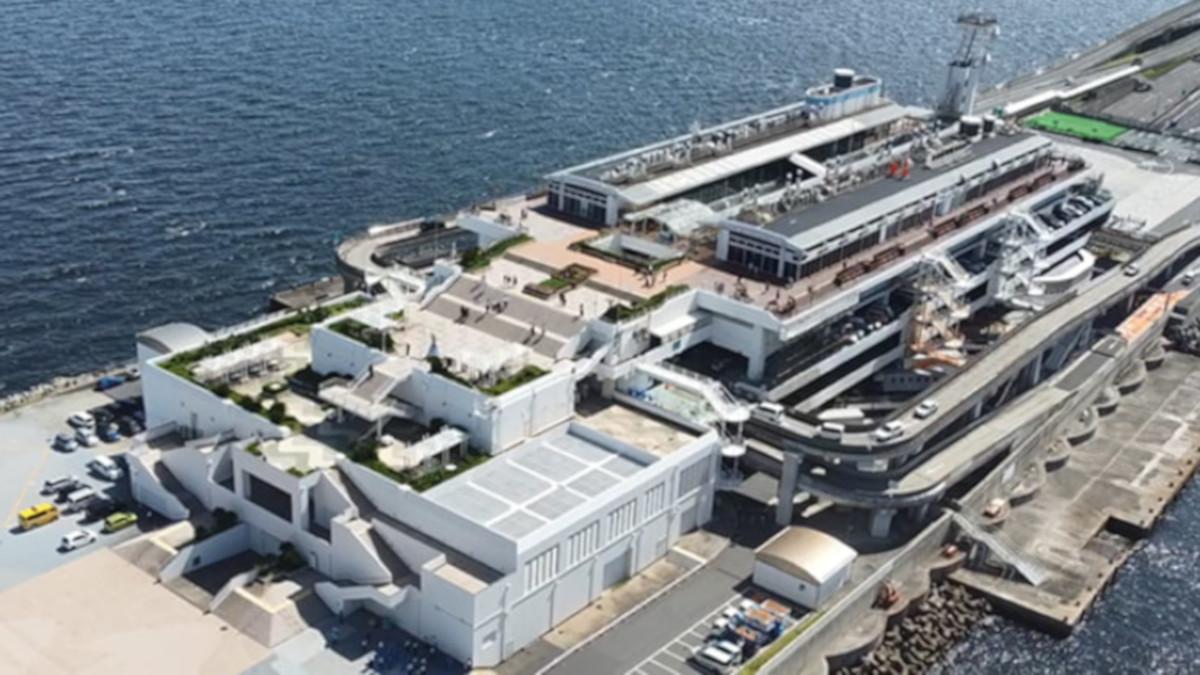 Umihotaru Parking en Japón