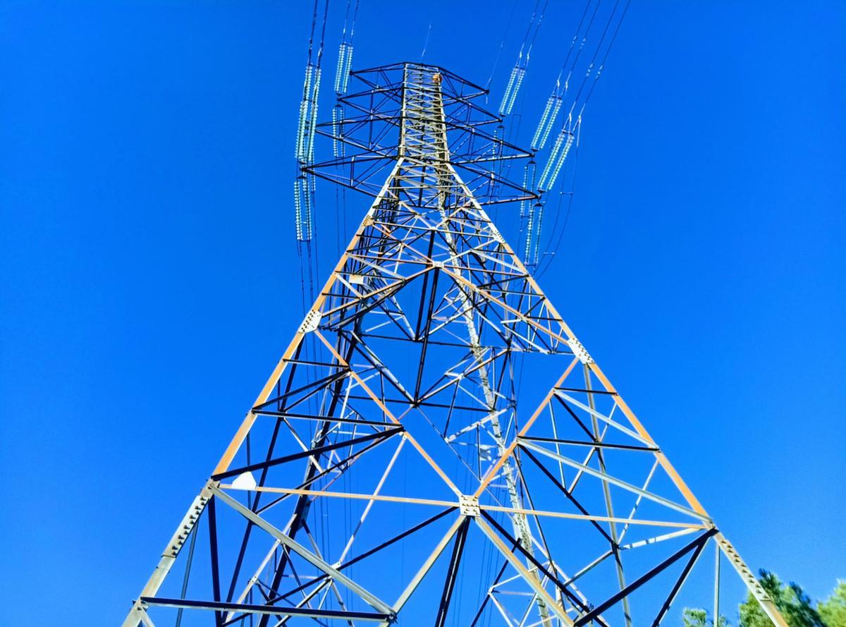 Torre de la red de transporte de electricidad.