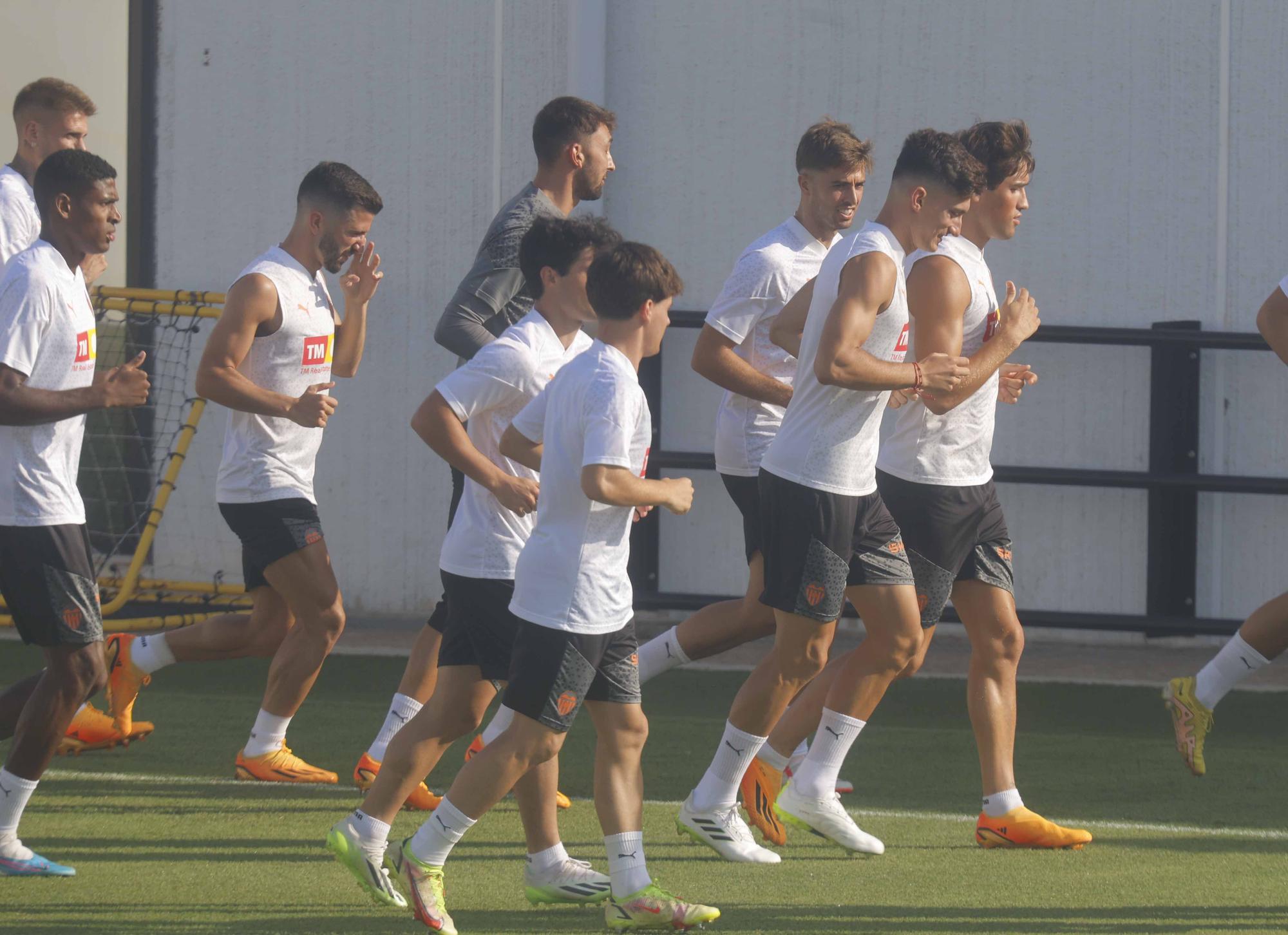 Primer entrenamiento del Valencia abierto a medios de comunicación