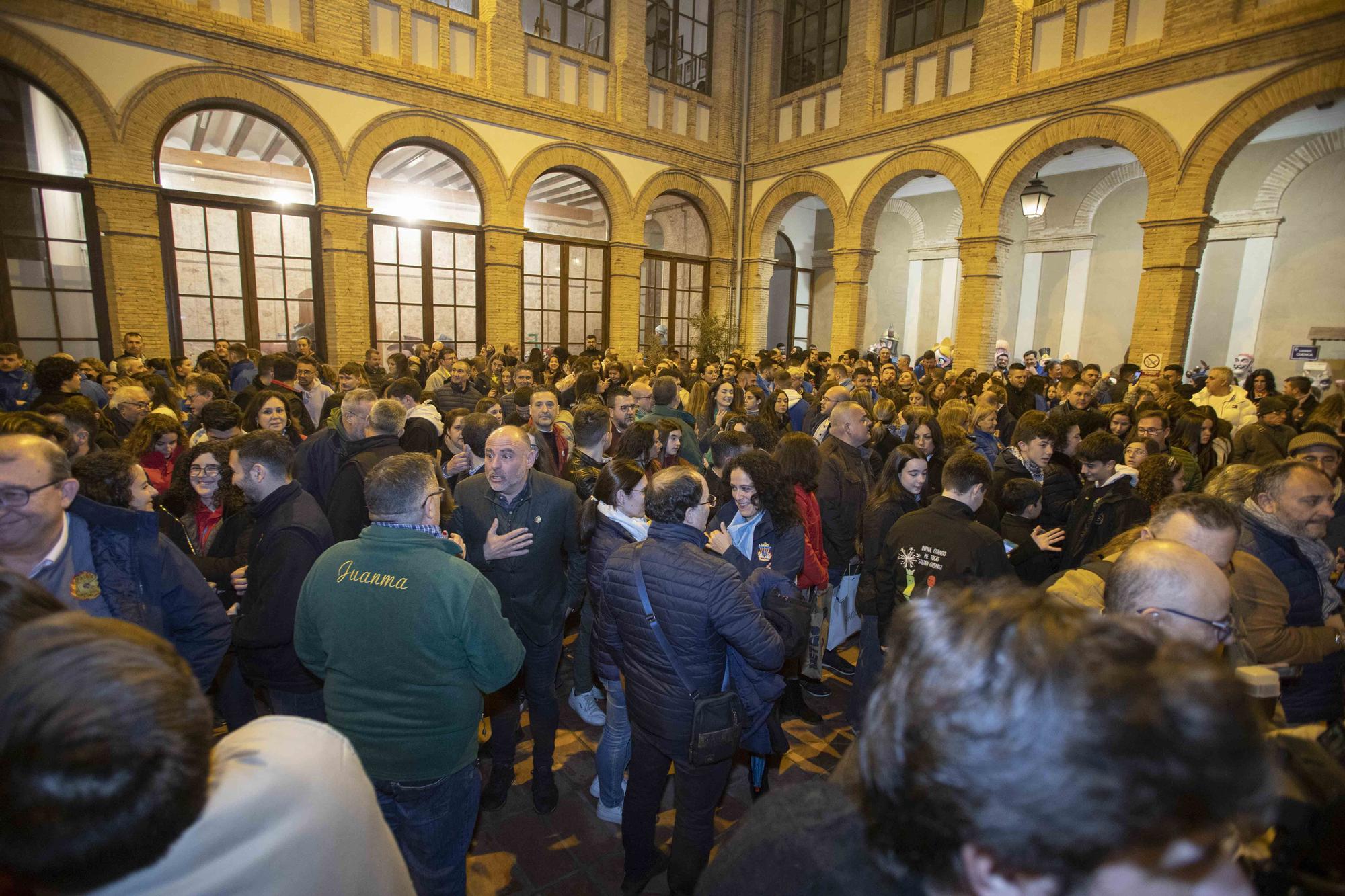 Alzira otorga los premios a los mejores "ninots"