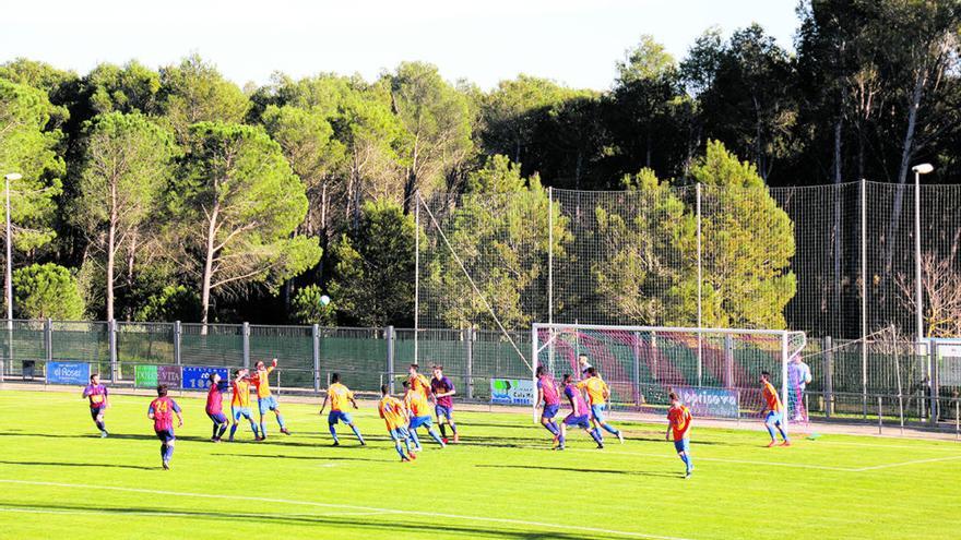 L&#039;Escala es col·lapsa davant el Roses i el Base frena el líder en el debut de Napo