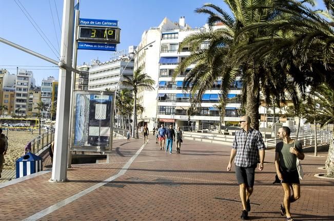 METEOROLOGIA. TIEMPO CALUROSO EN LA PLAYA DE LAS ...