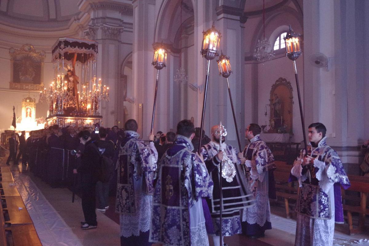 Procesión de Jesús Nazareno de la Llaga en el Hombro, en imágenes