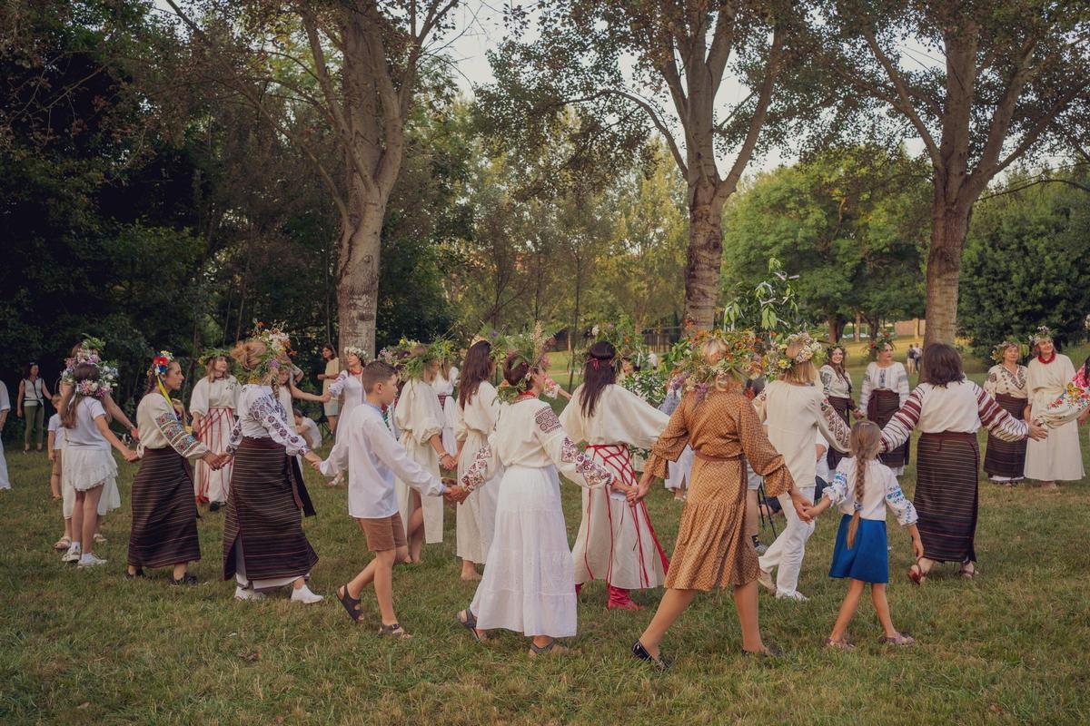 La celebración de los ucranianos en Asturias de la Noche de San Juan, en imágenes