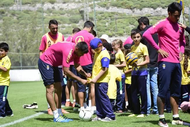 Entrenamiento de la UD Las Palmas en Barranco ...