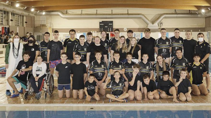 El Club Waterpolo Figueres es mostra a la piscina