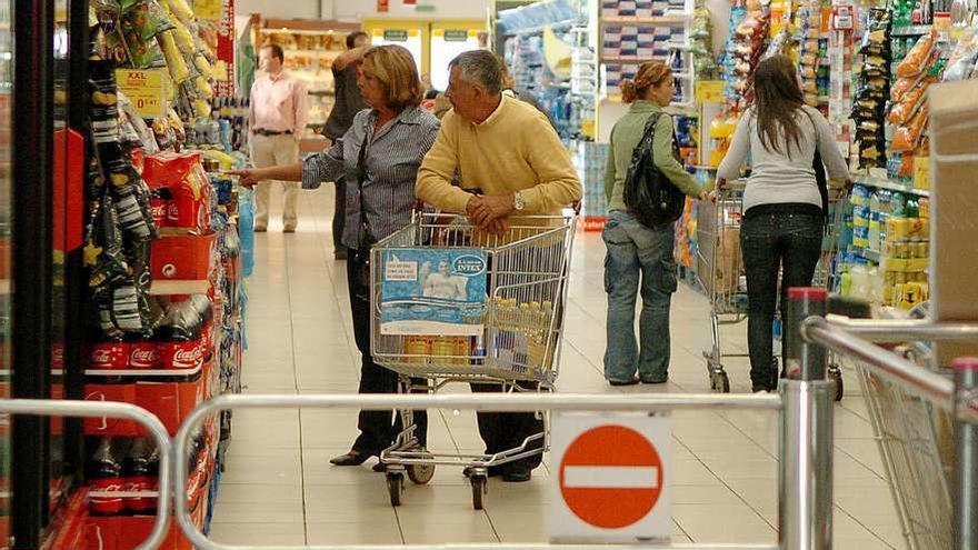 Interior del supermercado Carrefour de San Blas. // Gustavo Santos