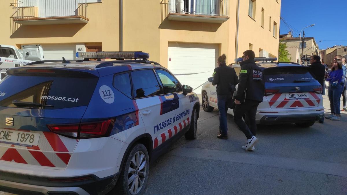 Els Mossos detenen el pare que ha matat el fill i apunyalat la mare a Bellcaire d’Empordà