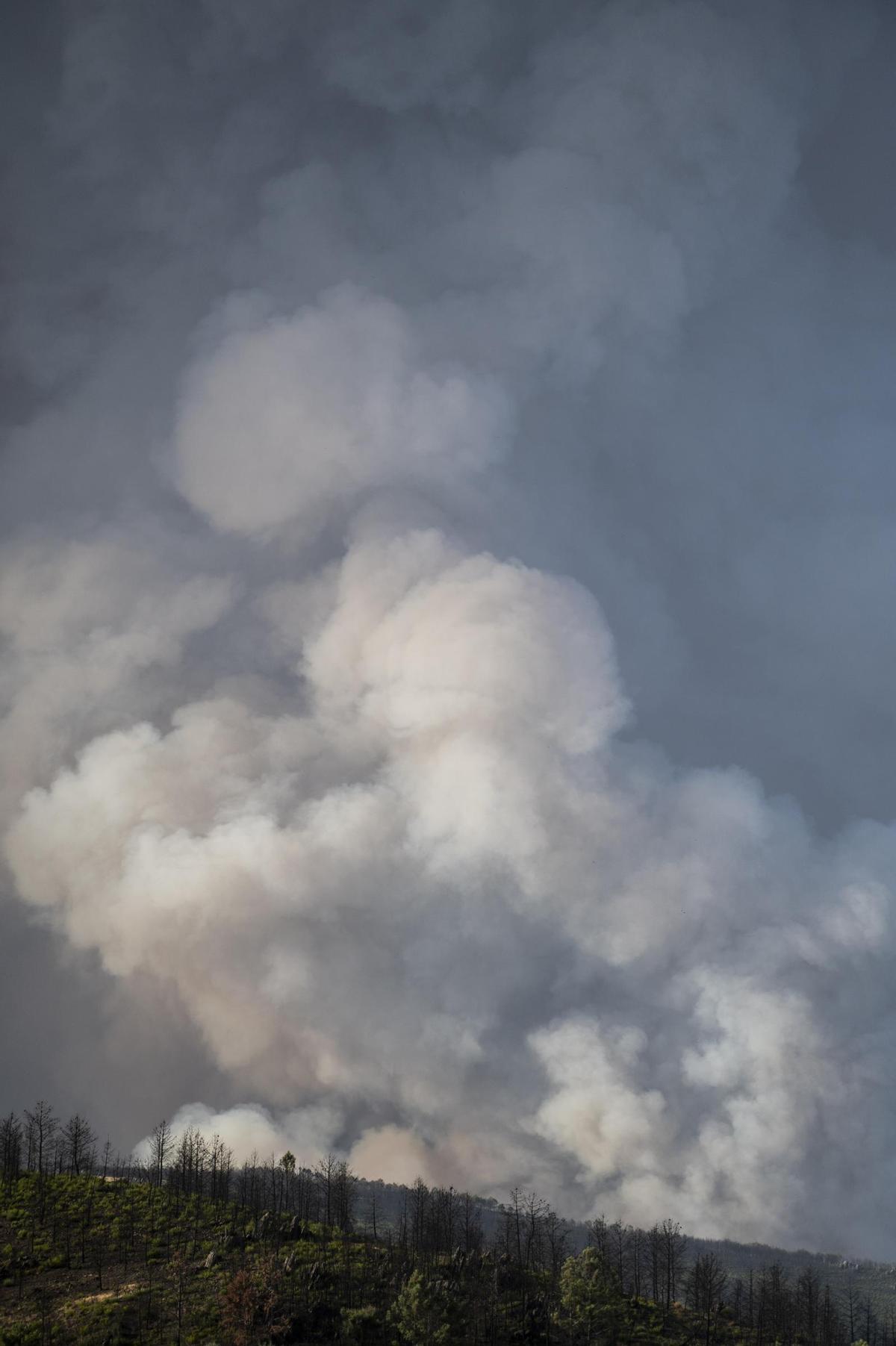 Fotogalería | Las imágenes del incendio de Las Hurdes