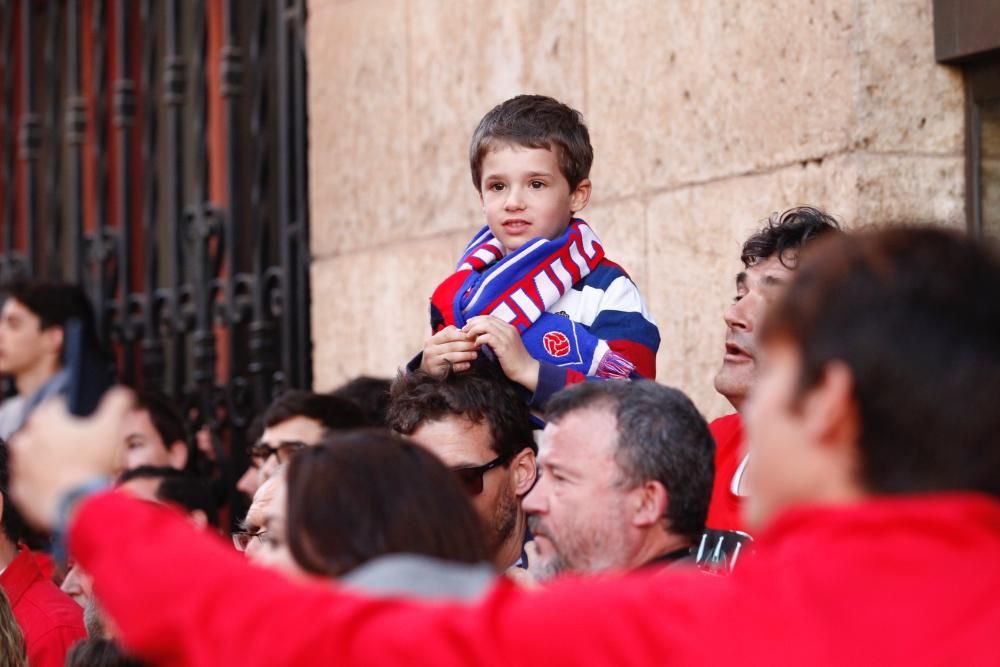 El Atlético Saguntino celebra el título de campeón por todo lo alto