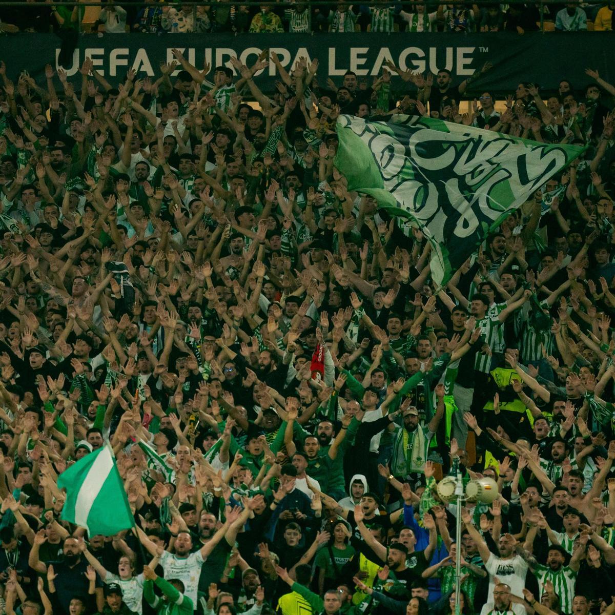 Aficionados del Real Betis Balompié en un partido de Europa League